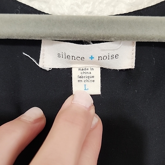 Silence + Noise Large Black And Cream Dress - Picture 2 of 10